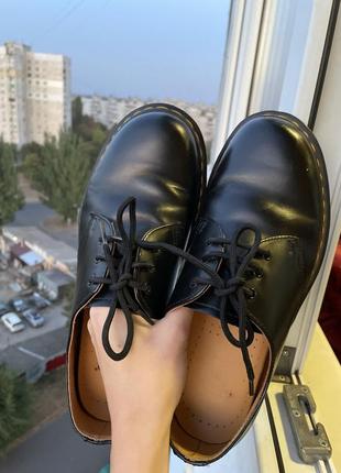 Dr martens унісекс туфлі 26 см низькі чорні оригінал чоловічі жіночі