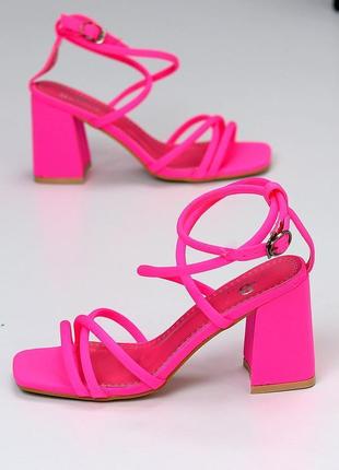 Яркие розовые/фуксия босоножки квадратный носок широкий каблук 38-402 фото