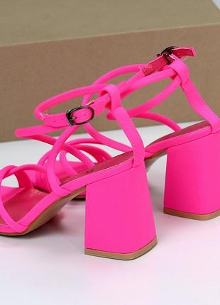 Яркие розовые/фуксия босоножки квадратный носок широкий каблук 38-404 фото