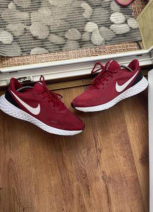 Спортивные кроссовки nike