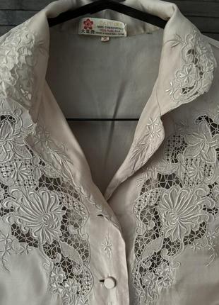 Легесенька шовкова блузка з вишивкою2 фото