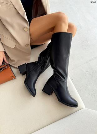 Зимові чоботи з натуральної італійської шкіри та замші жіночі на невисокому каблуку