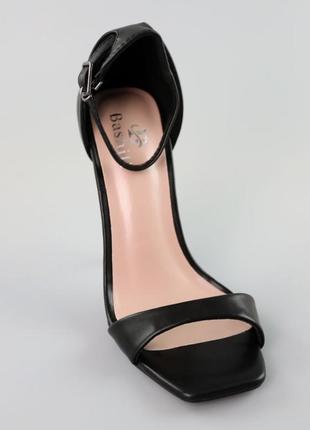 Босоножки на каблуках черные и бежевые5 фото