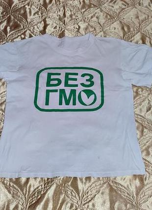Белая футболка с зеленым без гмо