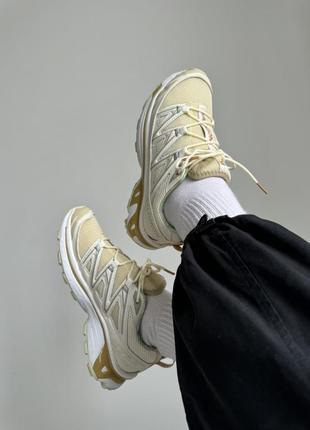 Женские кроссовки белые с золотым salomon xt-6 white/gold7 фото