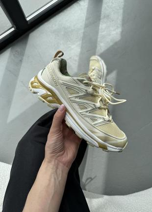 Женские кроссовки белые с золотым salomon xt-6 white/gold