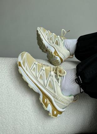 Женские кроссовки белые с золотым salomon xt-6 white/gold3 фото