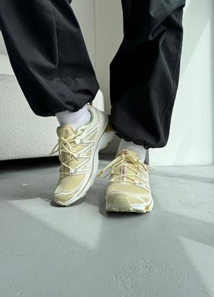 Женские кроссовки белые с золотым salomon xt-6 white/gold9 фото