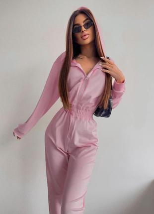Велюровый комбинезон с капюшоном