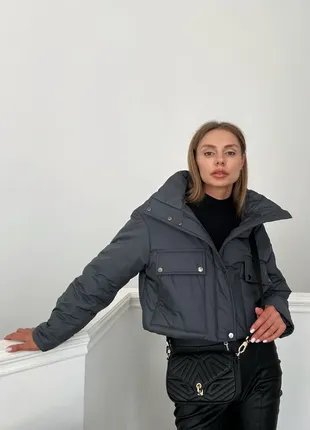 Оверсайз вкорочена куртка з високим коміром