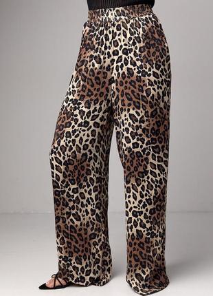 Атласні штани на резинці з леопардовим принтом