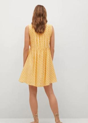 Желтое платье в горошек бренда mango2 фото