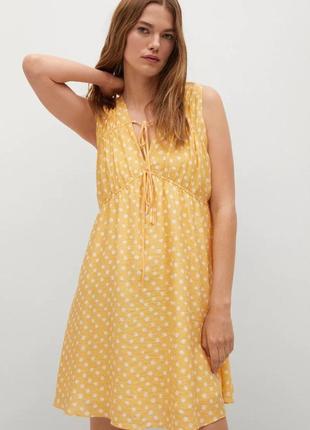 Желтое платье в горошек бренда mango4 фото