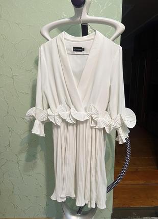 Платье prettylittlethings