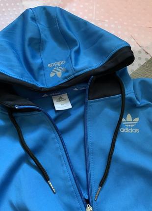 Синяя курточка с черным спортивная куртка ветровка размер xs s m adidas2 фото