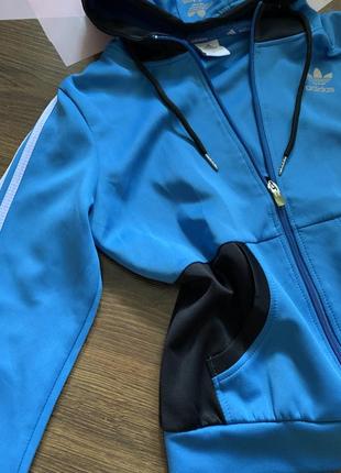 Синяя курточка с черным спортивная куртка ветровка размер xs s m adidas4 фото