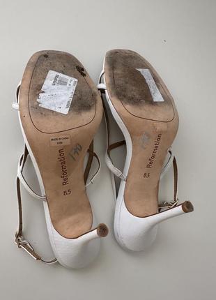 Белые босоножки сандалии с тонкими ремешками на каблуке3 фото
