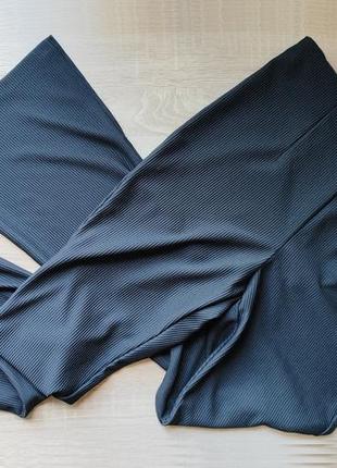 Черные брюки в рубчик с боковыми разрезами primark cares3 фото