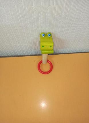 Деревянная погремушка забавный крокодил от haba