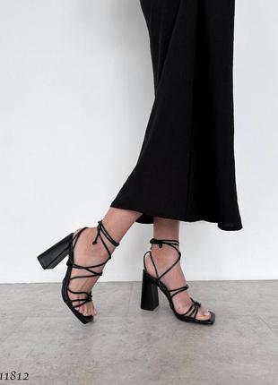 Элегантные женские черные босоножки на каблуке летние эко-кожа лето2 фото