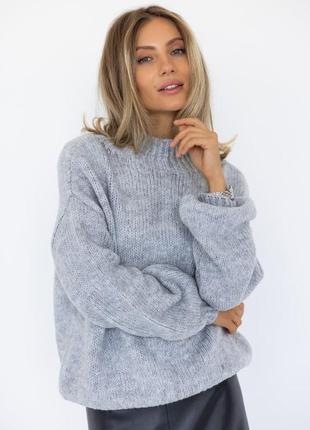 Светлый серый базовый свитер over size свободного фасона