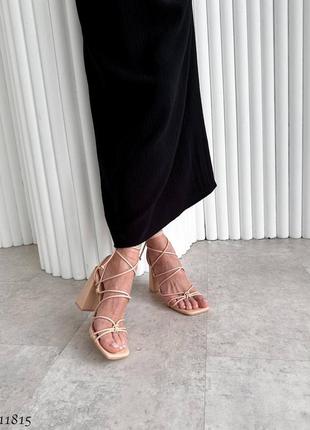 Модные женские бежевые босоножки на каблуке летние эко-кожа лето8 фото