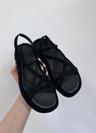 Розовые и черные босоножки, замша