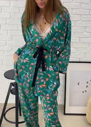 Костюм шелковый