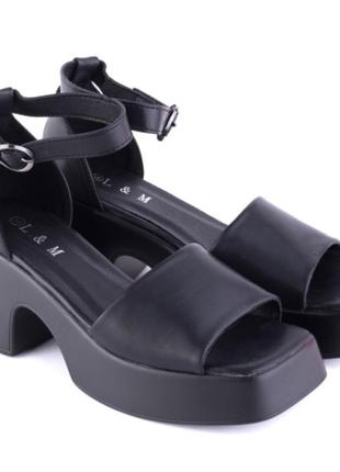 Стильные черные босоножки на платформе толстой подошве каблуке с ремешком закрытой пяткой3 фото