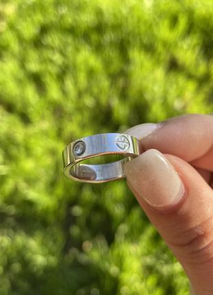 Брендовое кольцо в стиле cartier в серебре с камушками