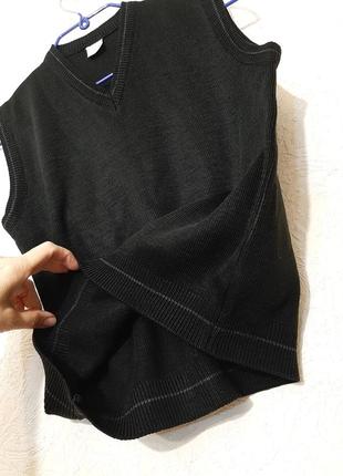 Безрукавка чорна на хлопчика 9-10-11рок демі/зима в'язана жилетка  горловина мисик