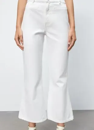 Стильные укороченные белые джинсы клеш от колена zara, размер 38.1 фото