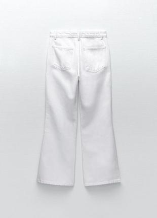 Стильные укороченные белые джинсы клеш от колена zara, размер 38.6 фото