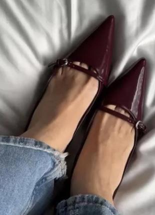Лакированные туфли на актуальных каблуке zara