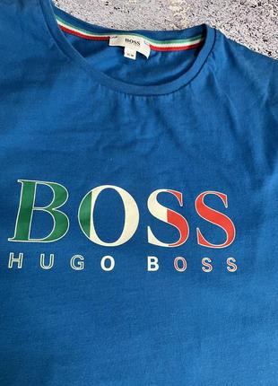 Синяя футболка мужская с крупными логотипами hugo boss italia (оригинал)4 фото