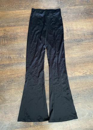 Черные атласные брюки сатиновые брюки клеш zara чёрное брюки атласное брюки сатиновые брюки2 фото