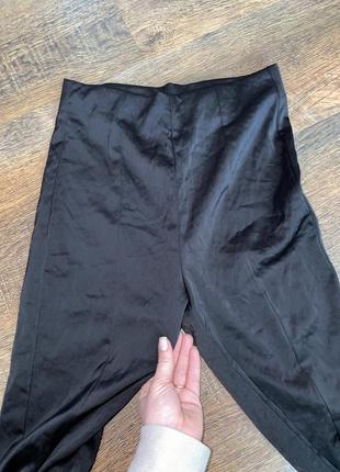 Чорні атласні брюки сатинові брюки кльош zara чёрные брюки атласные брюки сатиновые брюки3 фото