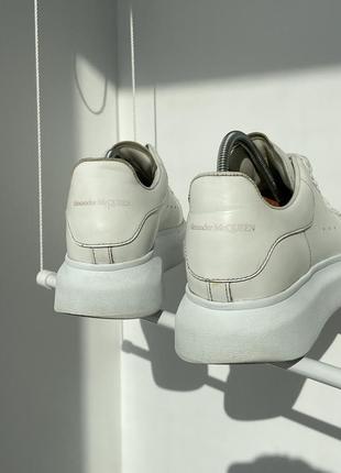 Кроссовки alexander mcqueen oversized sneaker mono white6 фото