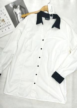 Белая удлиненная рубашка  со шнуровкой черными манжетами2 фото