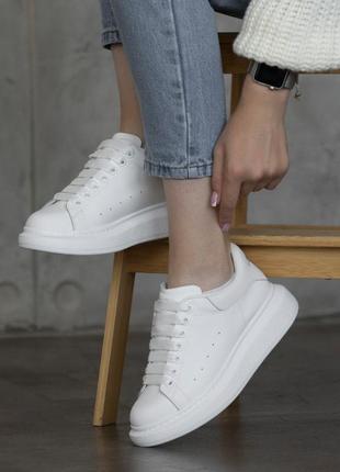 Белые кроссовки alexander mcqueen leather