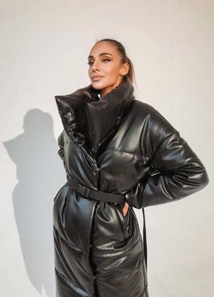 Довга жіноча зимова куртка - пуховик nika з екошкіри класу lux на силіконі 200 без капюшона чорного кольору2 фото