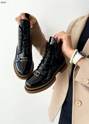 Стильные женские демисезонные/зимние ботинки из натуральной лаковой кожи черного цвета 9630