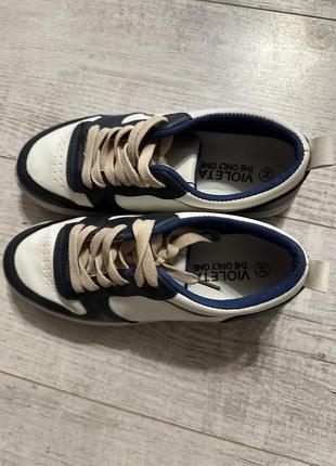 Кросівки універсальні