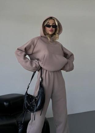 Самые стильные и удобные костюмы   толстовка oversize + джоггеры 🤩 резинка на кофте позволяет регулировать дл