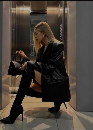 Чорні стрейчеві ботфорти на шпильці