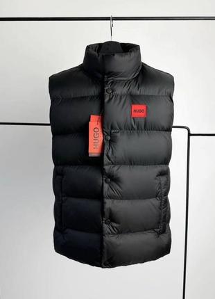 Мужской черный жилет hugo