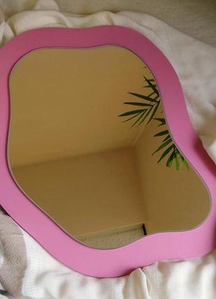 Інтер'єрне хвилясте дзеркало в дерев'яній рамі світло-лавандове, трендове дзеркало...