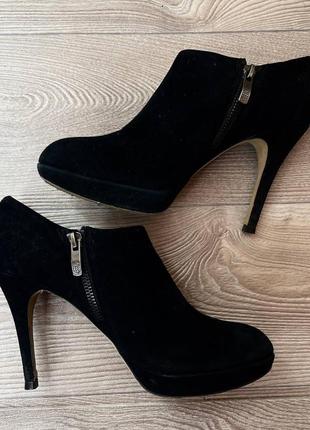 Шикарні натуральні замшеві черевики туфлі