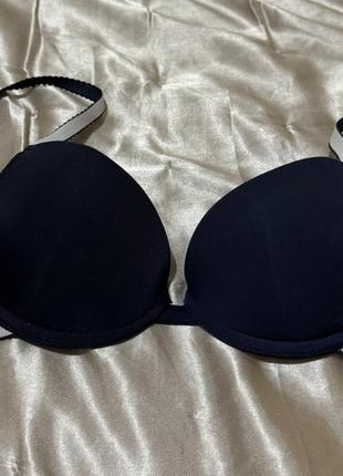 Бюст синего цвета