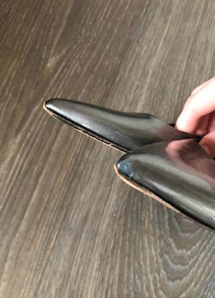 Туфли на маленьком каблуке серебряные черные перламутровые лаковые китен хилс мюли невысокие лодочки4 фото
